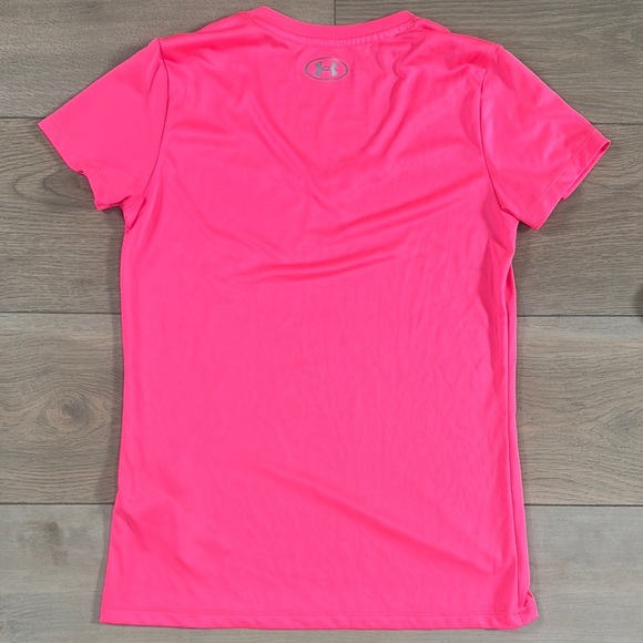 Under Armour Tech Women's Pink V-Neck Heat Gear short sleeve shirt - Picture 6 of 7